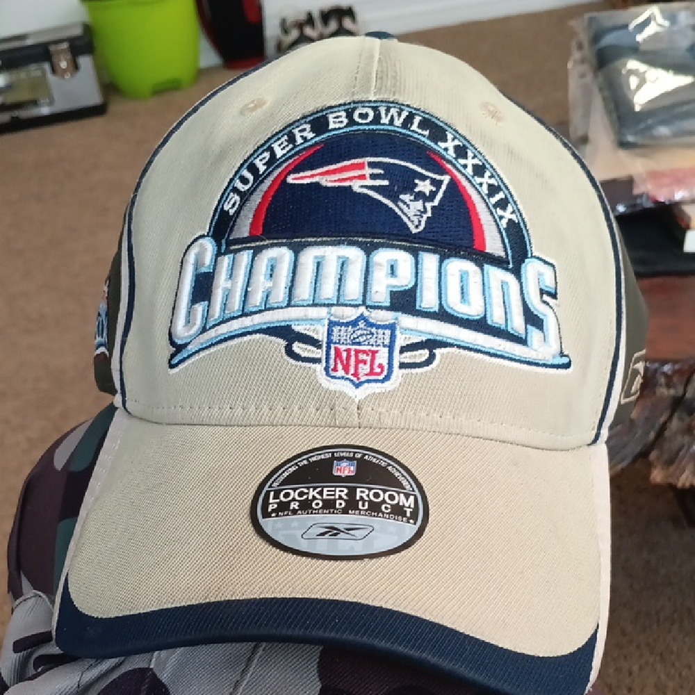Reebok New England Patriots Super Bowl XXXIX Champions Beige Navy Hat